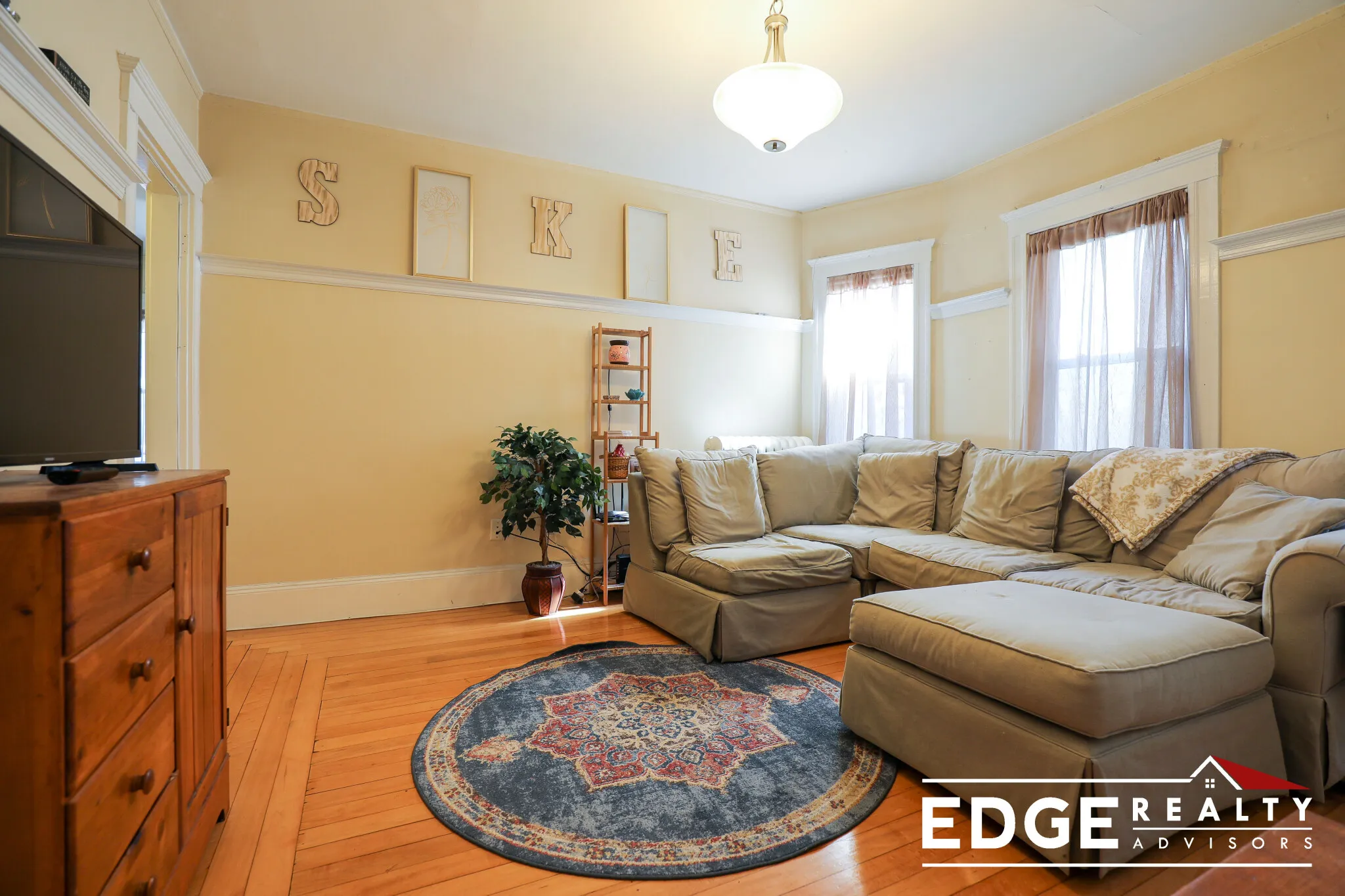 3 bed, 1 bath apartment for rent at 50 Atkins St Unit 1, Oak Square — photo 7 of 12