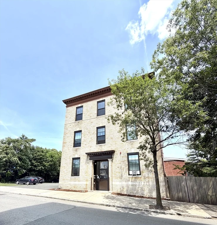 1 bed, 1 bath apartment for rent at 50 Baldwin Unit 10, Lynn