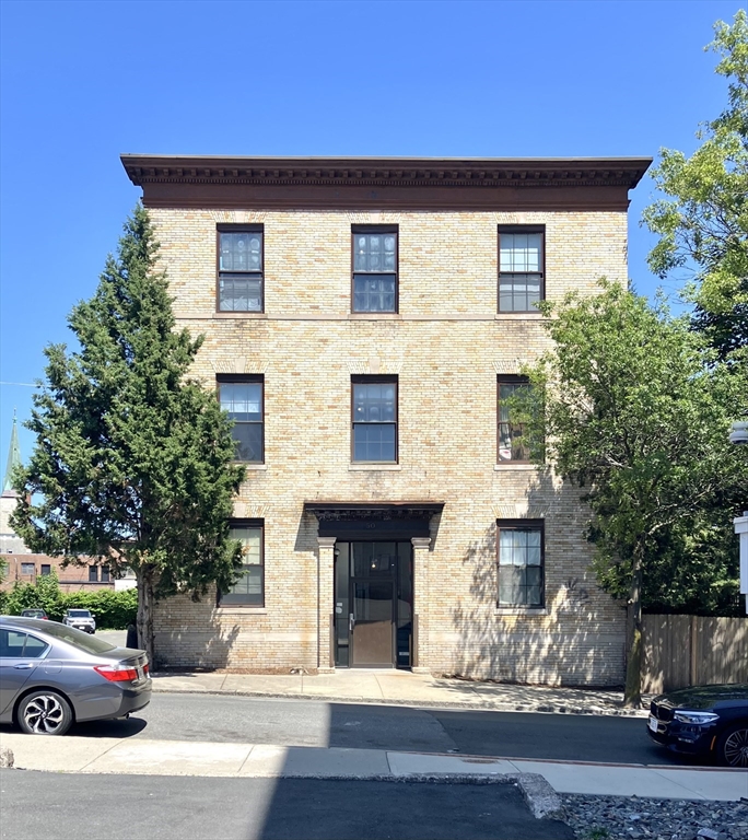 1 bed, 1 bath apartment for rent at 50 Baldwin Unit 7, Lynn — photo 1 of 13