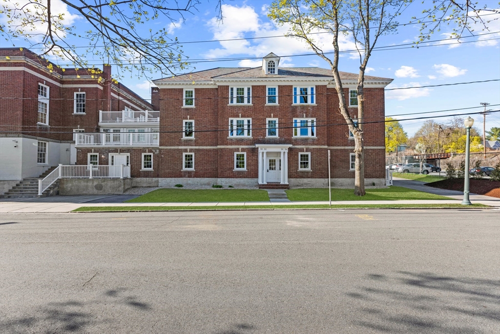 2 bed, 1 bath apartment for rent at 50 Balmoral St Unit 50, Andover — photo 1 of 8