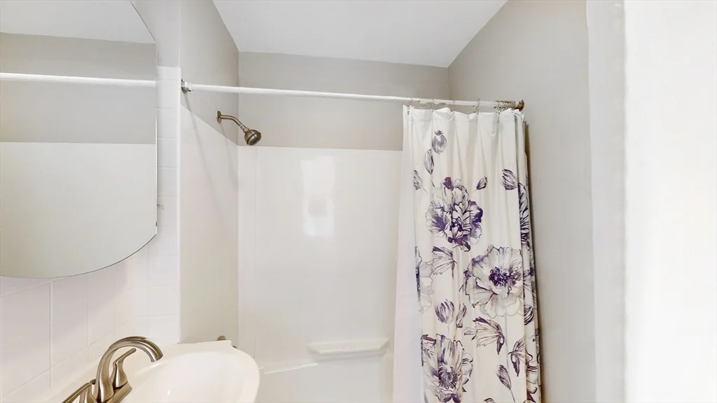 3 bed, 1 bath apartment for rent at 50 Beacon St Unit 1, Union Square — photo 7 of 16