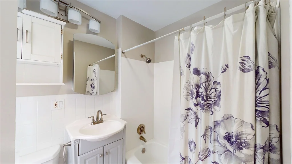 3 bed, 1 bath apartment for rent at 50 Beacon St Unit 1, Union Square — photo 8 of 16