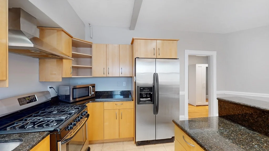 3 bed, 1 bath apartment for rent at 50 Beacon St Unit 1, Union Square — photo 2 of 16