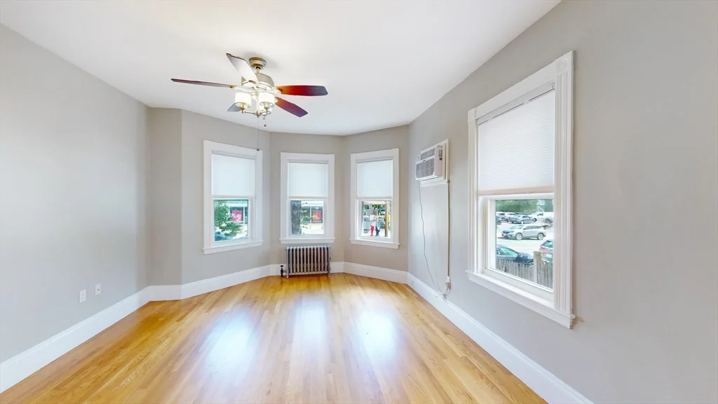 3 bed, 1 bath apartment for rent at 50 Beacon St Unit 1, Union Square — photo 4 of 16