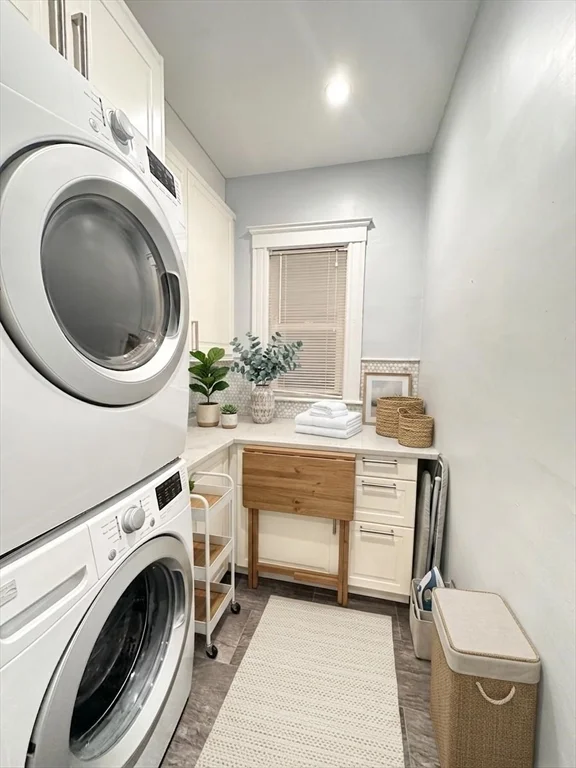 3 bed, 1 bath apartment for rent at 50 Bowdoin St Unit 3, Dorchester — photo 2 of 13