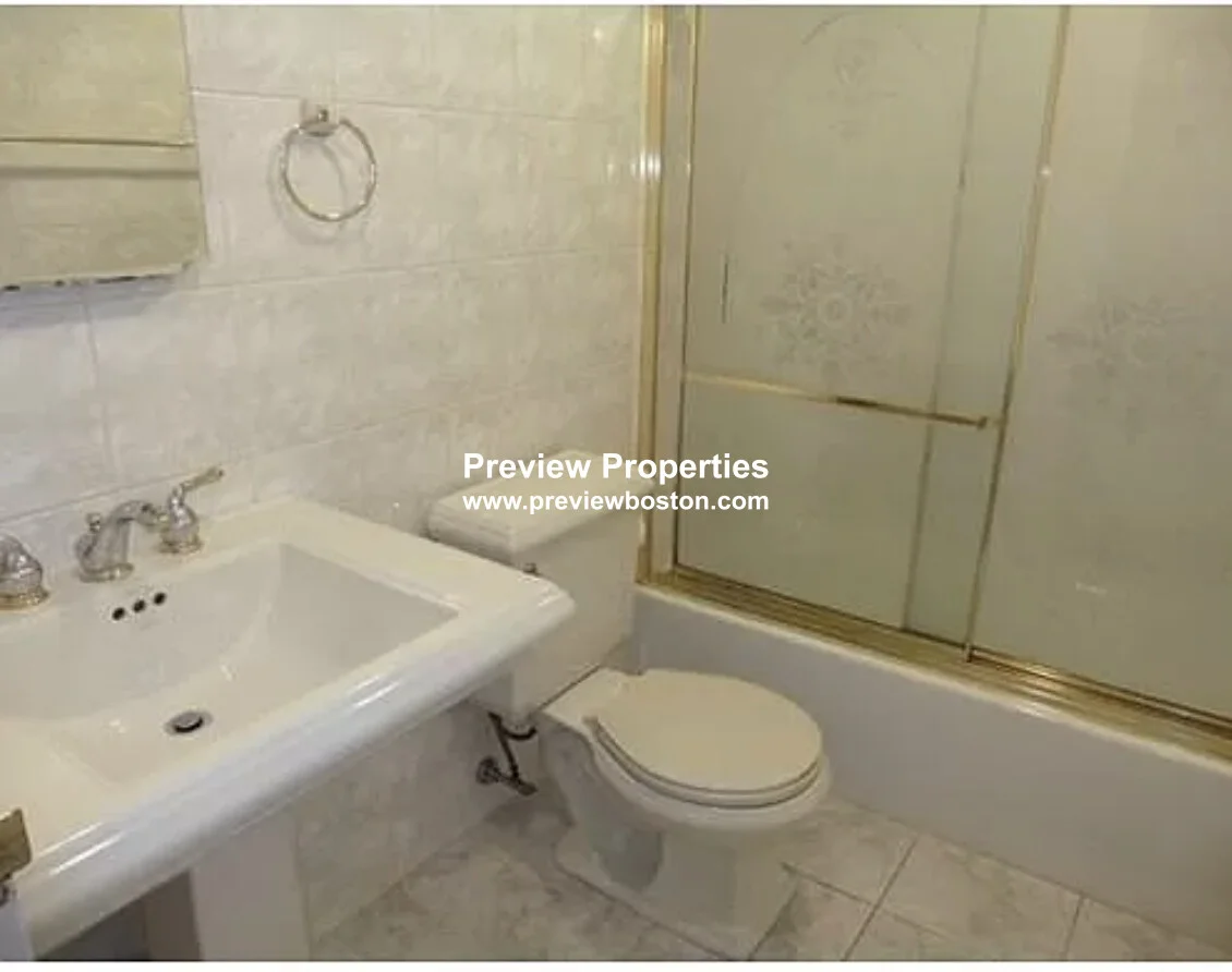 2 bed, 2 bath apartment for rent at 50 Broadlawn Park Unit 410P, Chestnut Hill — photo 3 of 24