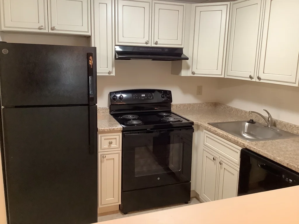 1 bed, 1 bath apartment for rent at 50 Cambridge Rd Unit 201, Woburn — photo 2 of 9