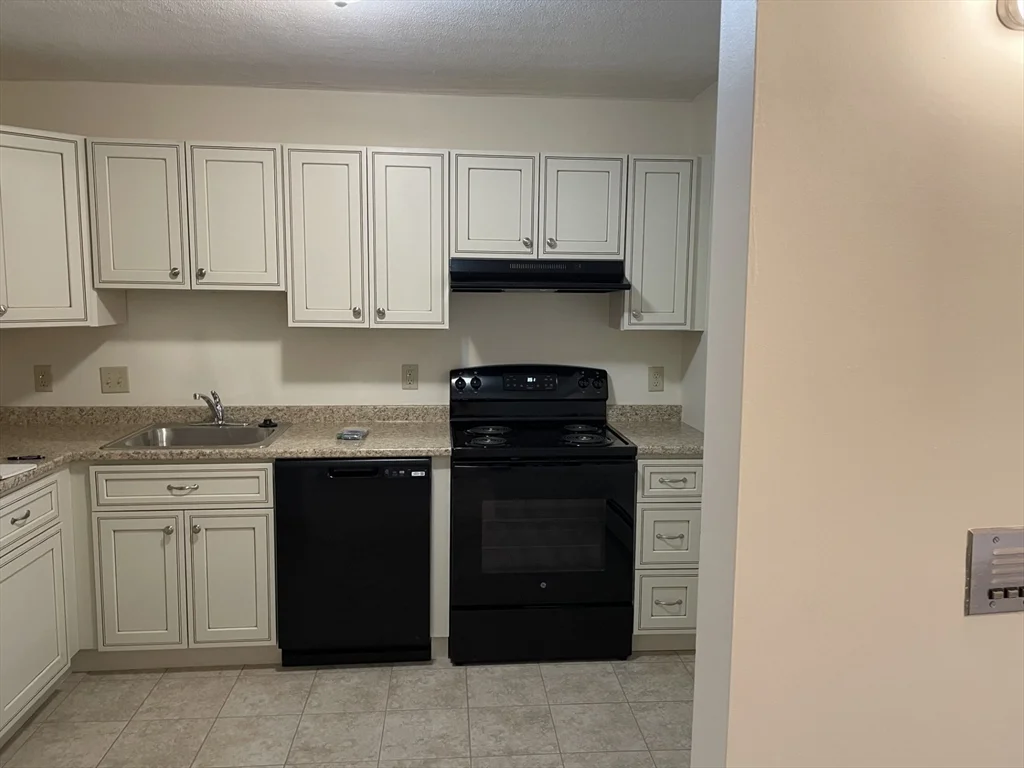 1 bed, 1 bath apartment for rent at 50 Cambridge Rd Unit 205, Woburn — photo 2 of 3