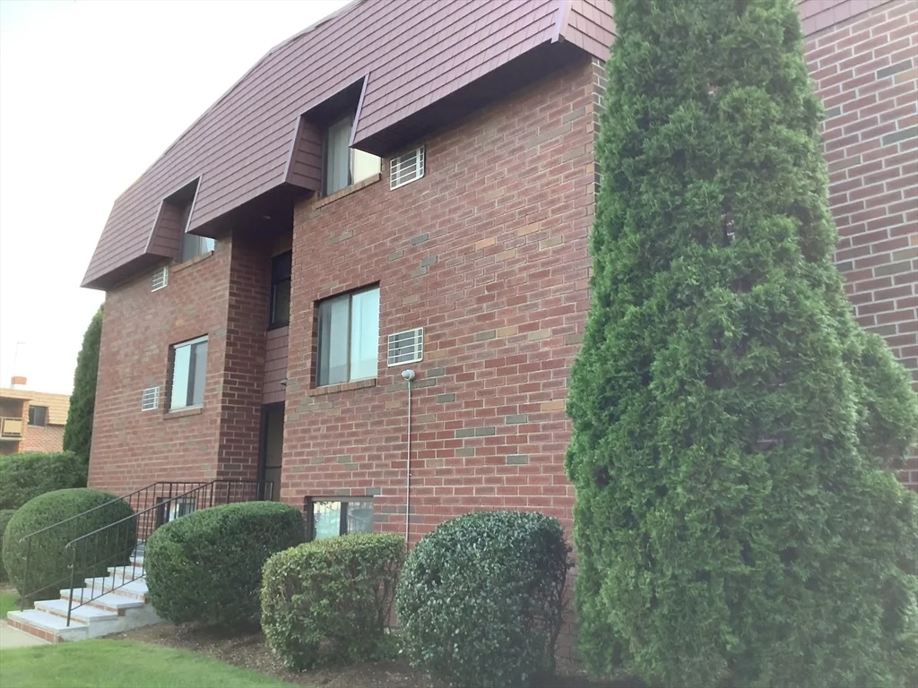 1 bed, 1 bath apartment for rent at 50 Cambridge Rd Unit 208, Woburn — photo 1 of 8