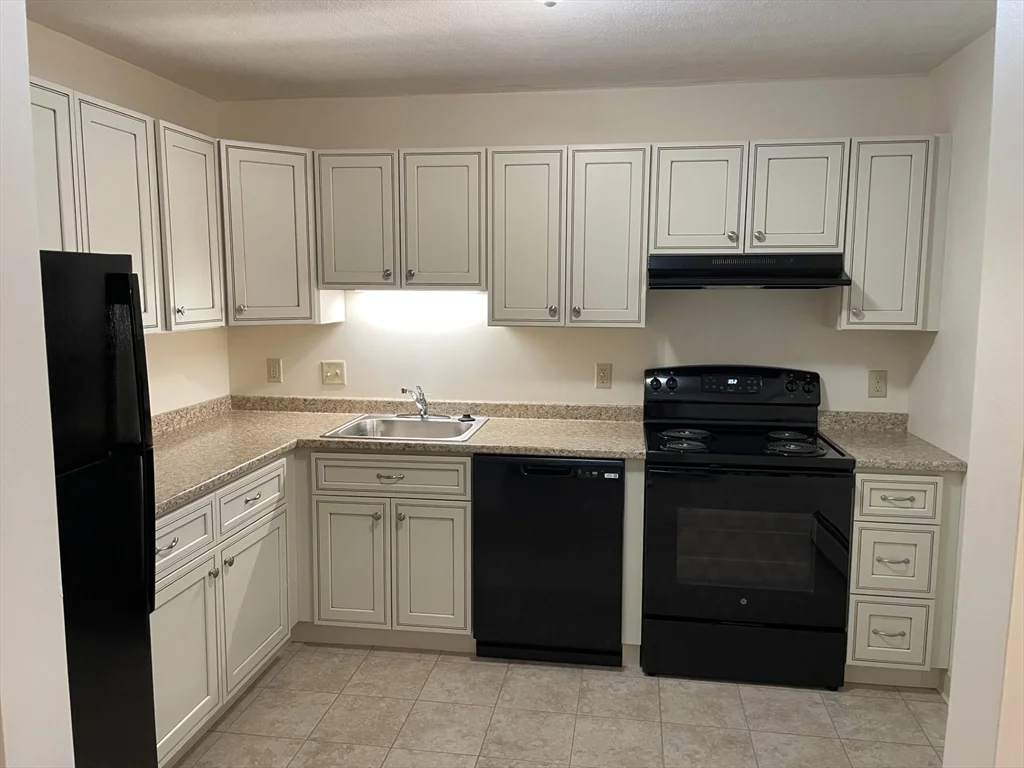 1 bed, 1 bath apartment for rent at 50 Cambridge Rd Unit 302, Woburn — photo 1 of 7