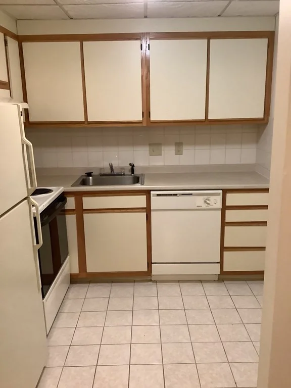 1 bed, 1 bath apartment for rent at 50 Cambridge Rd Unit 304, Woburn — photo 2 of 7