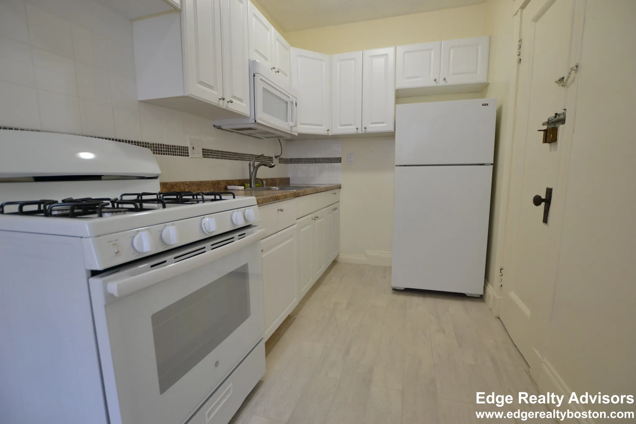 3 bed, 1 bath apartment for rent at 50 Chester St Unit 6, Allston — photo 2 of 7