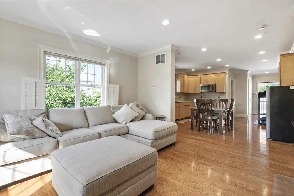 2 bed, 1 bath apartment for rent at 50 Clemence St Unit 50, Cranston — photo 1 of 17