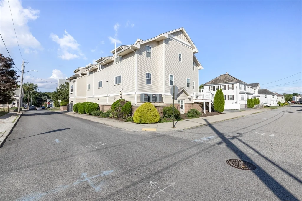 2 bed, 1 bath apartment for rent at 50 Clemence St Unit 50, Cranston — photo 14 of 17