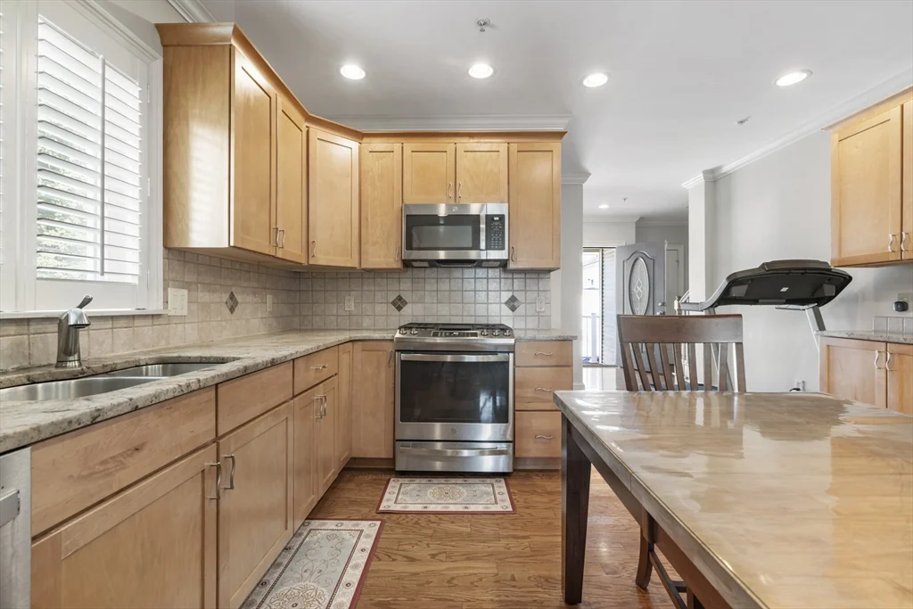 2 bed, 1 bath apartment for rent at 50 Clemence St Unit 50, Cranston — photo 5 of 17