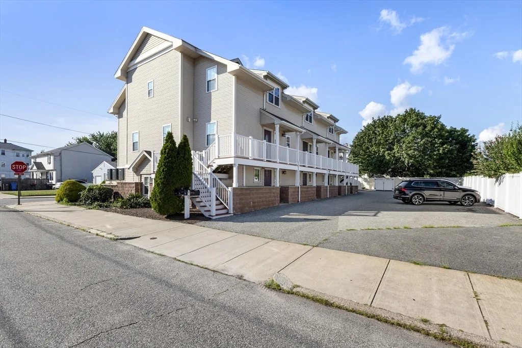 2 bed, 1 bath apartment for rent at 50 Clemence St Unit 50, Cranston — photo 15 of 17