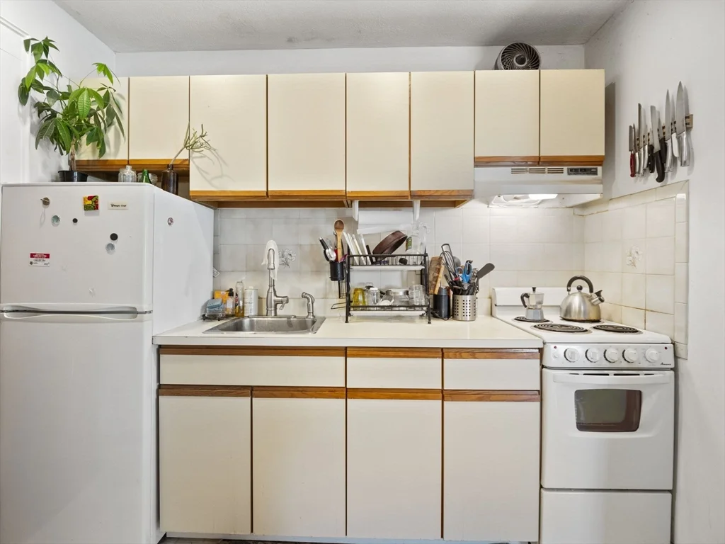 1 bed, 1 bath apartment for rent at 50 Columbus Unit 7, Union Square — photo 6 of 11