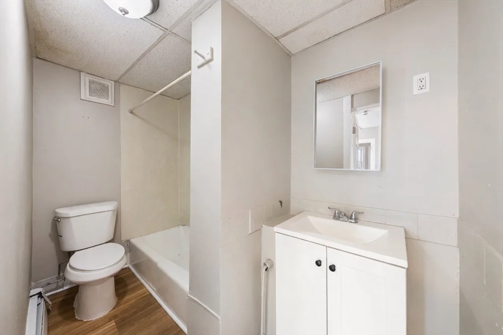 3 bed, 1 bath apartment for rent at 50 Common St Unit 3, North Lawrence — photo 15 of 17