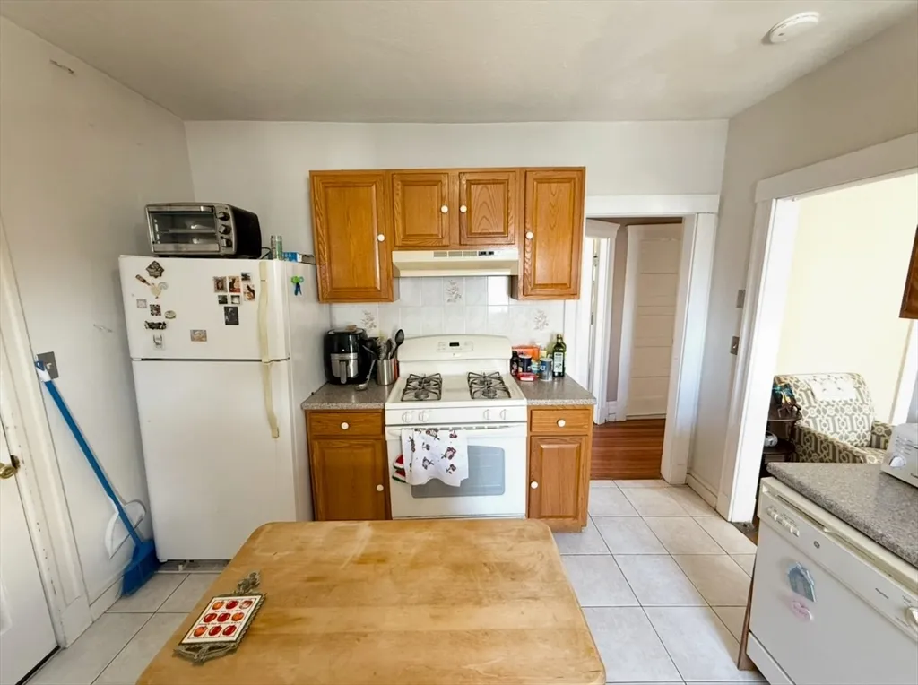 3 bed, 1 bath apartment for rent at 50 Conwell Ave Unit 2, West Somerville — photo 7 of 20