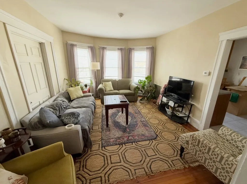 3 bed, 1 bath apartment for rent at 50 Conwell Ave Unit 2, West Somerville — photo 2 of 20