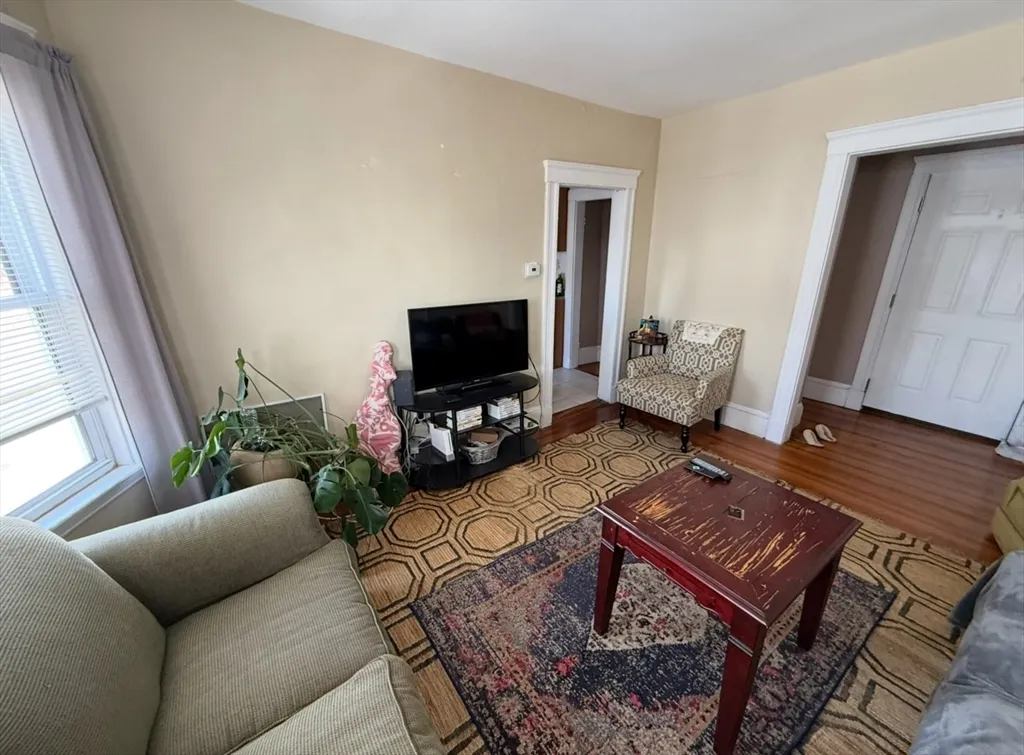 3 bed, 1 bath apartment for rent at 50 Conwell Ave Unit 2, West Somerville — photo 3 of 20