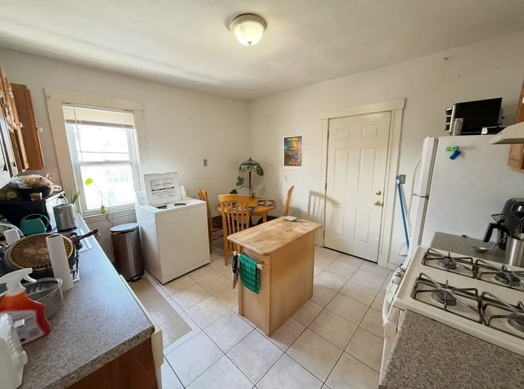 3 bed, 1 bath apartment for rent at 50 Conwell Ave Unit 2, West Somerville — photo 6 of 20