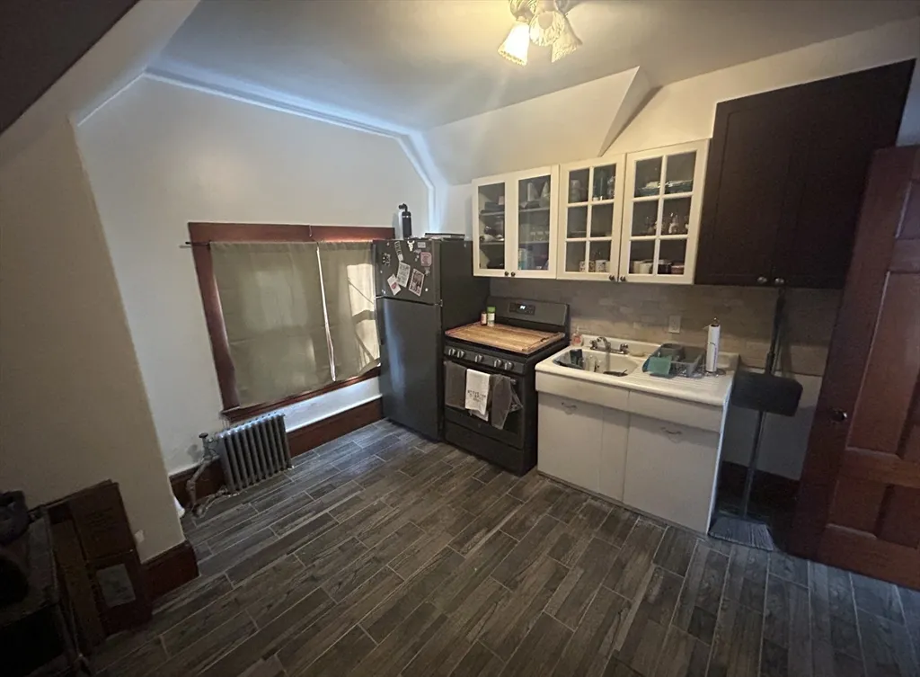 1 bed, 1 bath apartment for rent at 50 Dartmouth St Unit 3, Winter Hill — photo 8 of 17