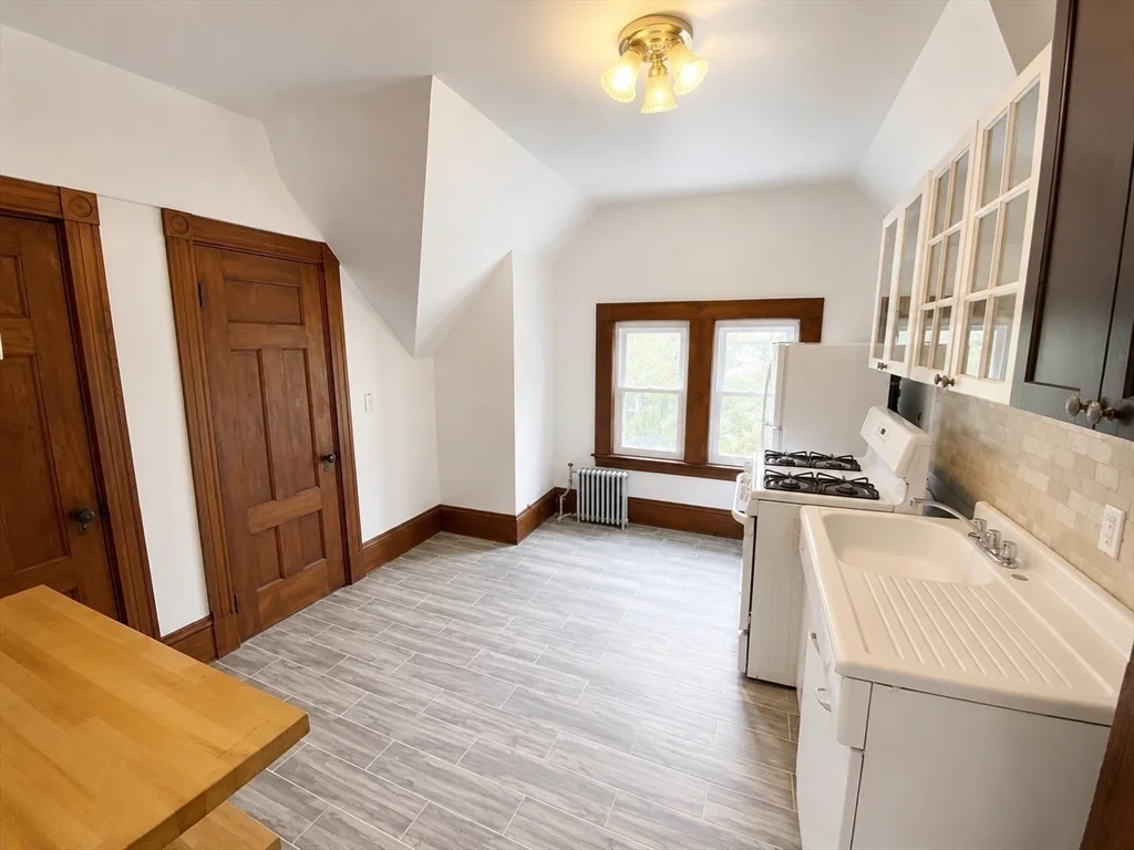 1 bed, 1 bath apartment for rent at 50 Dartmouth St Unit 3, Winter Hill — photo 8 of 11