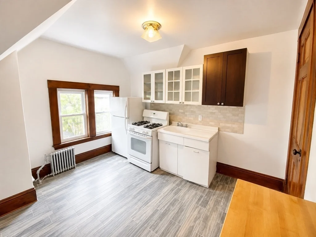 1 bed, 1 bath apartment for rent at 50 Dartmouth St Unit 3, Winter Hill — photo 7 of 11