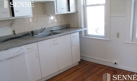 2.5 bed, 1 bath apartment for rent at 50 Dover St Unit 3, North Cambridge — photo 5 of 9