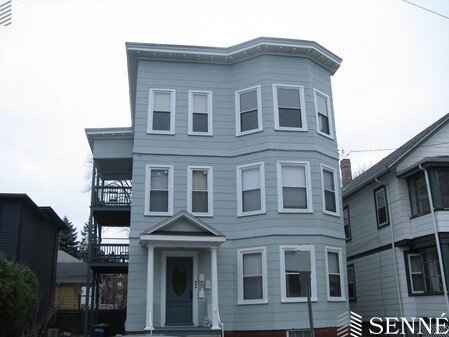 2.5 bed, 1 bath apartment for rent at 50 Dover St Unit 3, North Cambridge — photo 8 of 9