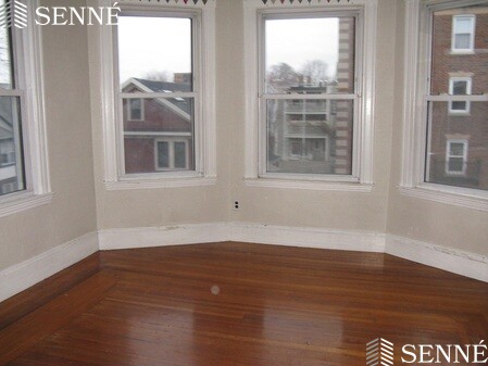 2.5 bed, 1 bath apartment for rent at 50 Dover St Unit 3, North Cambridge — photo 2 of 9
