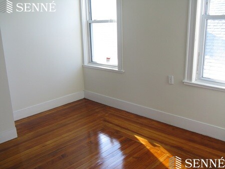 2.5 bed, 1 bath apartment for rent at 50 Dover St Unit 3, North Cambridge — photo 3 of 9