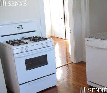 2.5 bed, 1 bath apartment for rent at 50 Dover St Unit 3, North Cambridge — photo 6 of 9