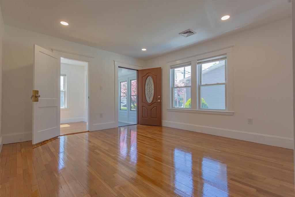 2 bed, 1 bath apartment for rent at 50 Evans St, Weymouth — photo 2 of 16