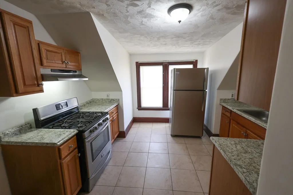 2 bed, 1 bath apartment for rent at 50 Evelyn St Unit 3, Mattapan — photo 3 of 19