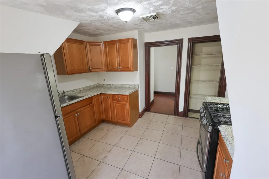 2 bed, 1 bath apartment for rent at 50 Evelyn St Unit 3, Mattapan — photo 4 of 19