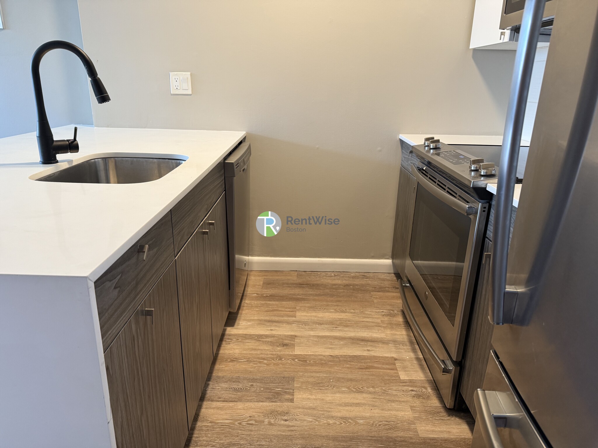 2 bed, 1 bath apartment for rent at 50 Evergreen St Unit 11, Jamaica Plain — photo 5 of 18