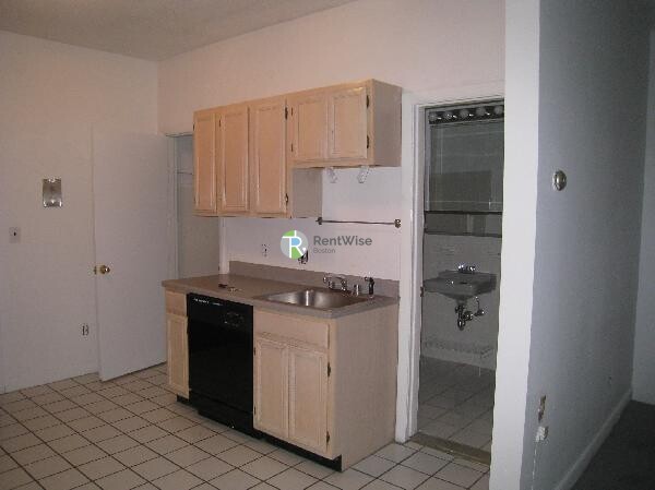 Studio bed, 1 bath apartment for rent at 50 Evergreen St Unit 15, Jamaica Plain — photo 2 of 6
