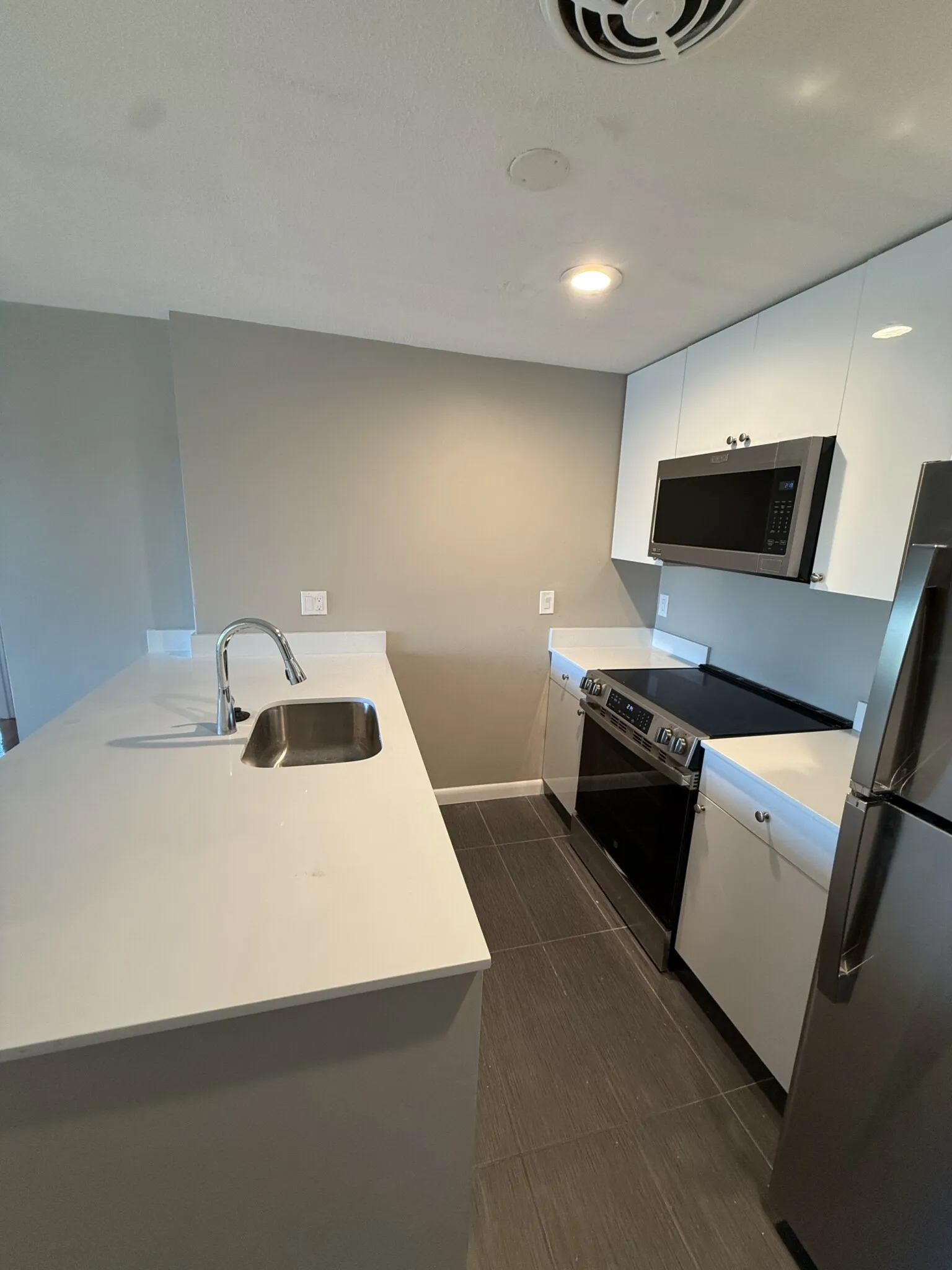 2 bed, 1 bath apartment for rent at 50 Evergreen St Unit 31, Jamaica Plain — photo 3 of 9