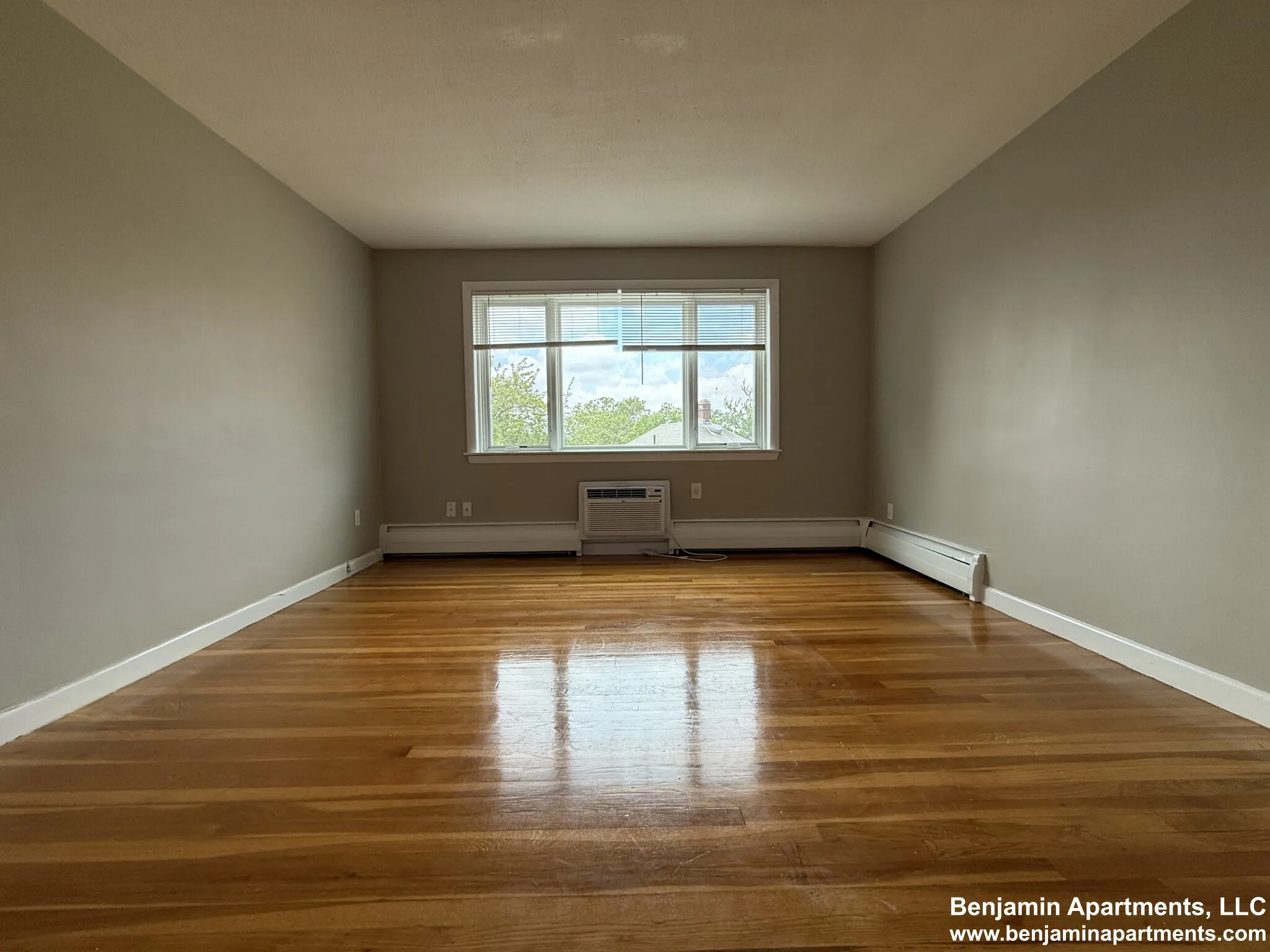 2 bed, 1 bath apartment for rent at 50 Evergreen St Unit 32, Jamaica Plain — photo 2 of 10
