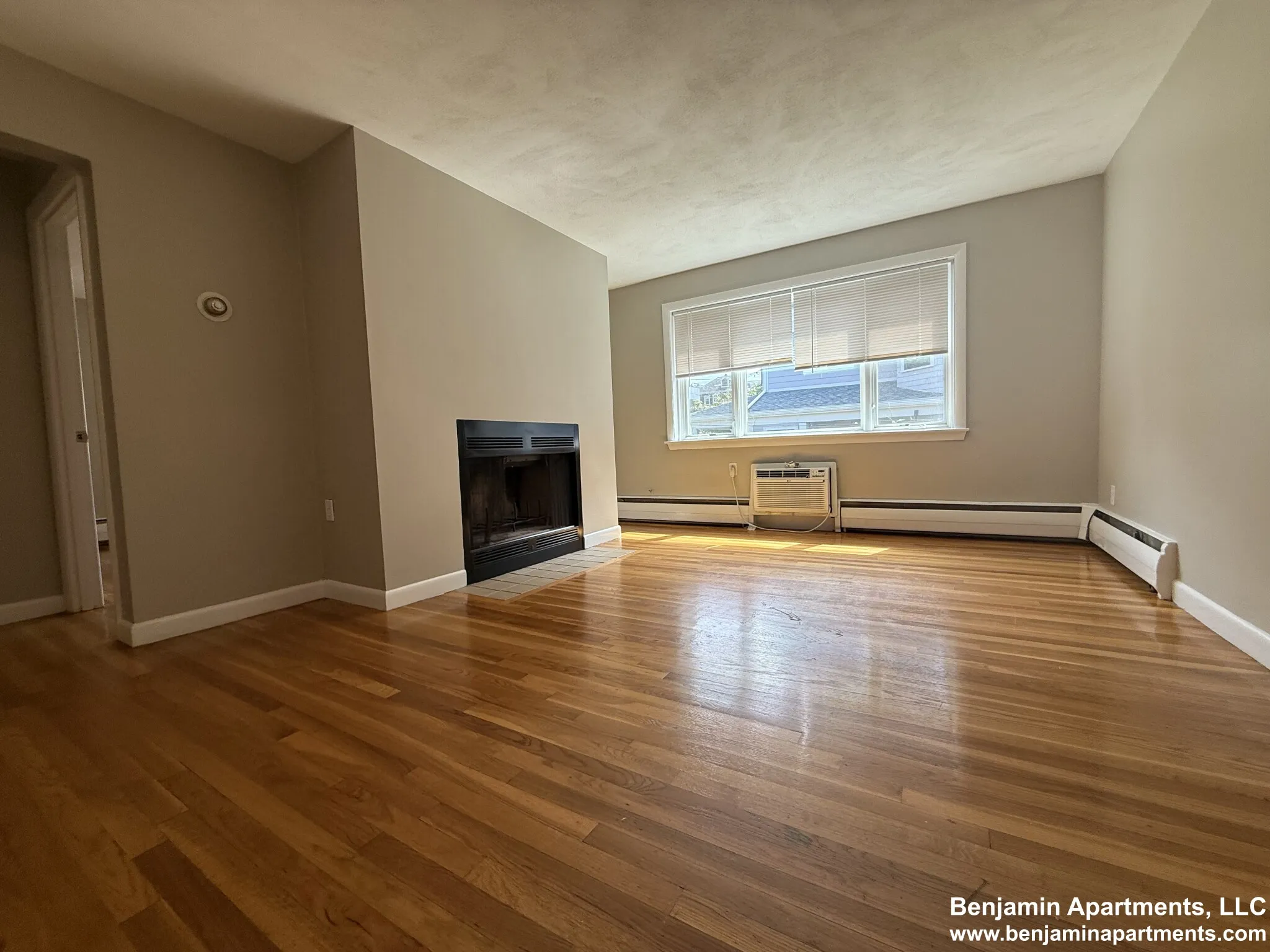 2 bed, 1 bath apartment for rent at 50 Evergreen St Unit 39, Jamaica Plain — photo 3 of 9