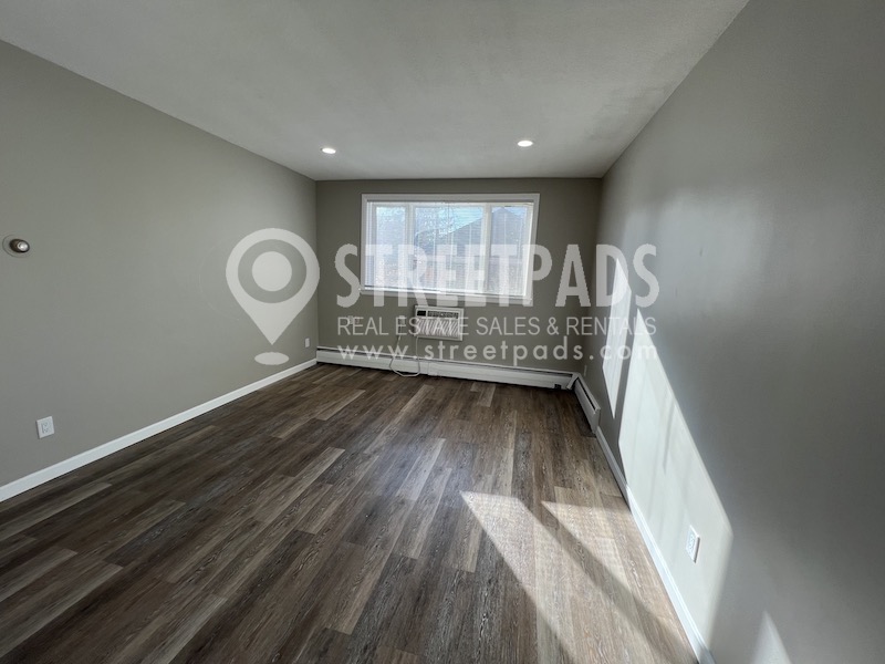 2 bed, 1 bath apartment for rent at 50 Evergreen St Unit 50-12, Jamaica Plain — photo 4 of 28