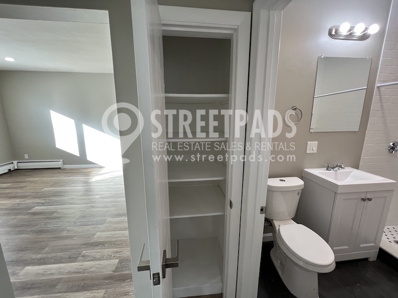 2 bed, 1 bath apartment for rent at 50 Evergreen St Unit 50-12, Jamaica Plain — photo 11 of 28
