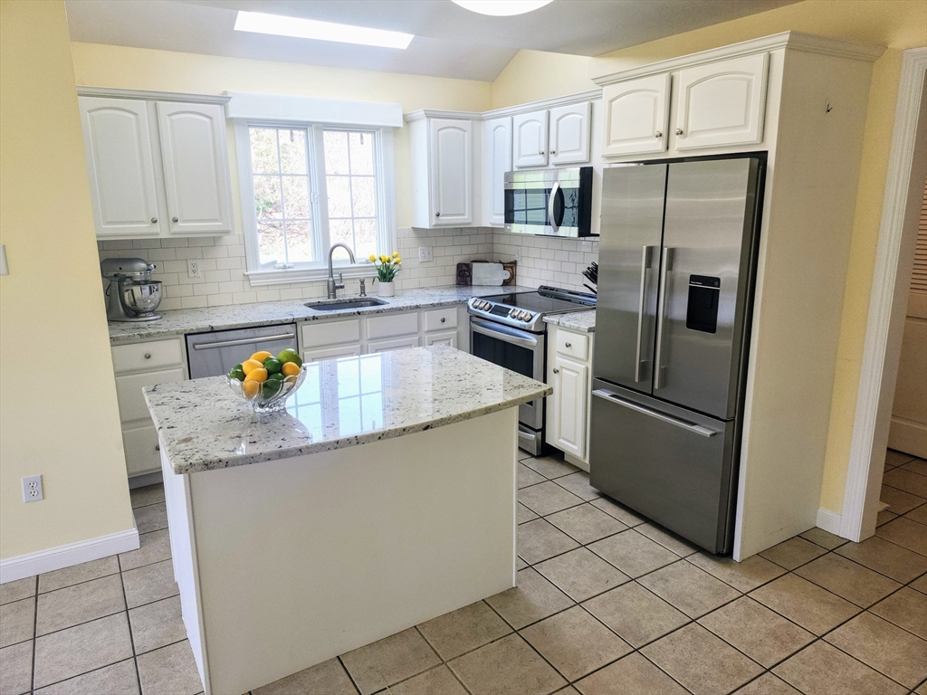 3 bed, 2 bath apartment for rent at 50 Fisher Rd, Southborough — photo 5 of 22