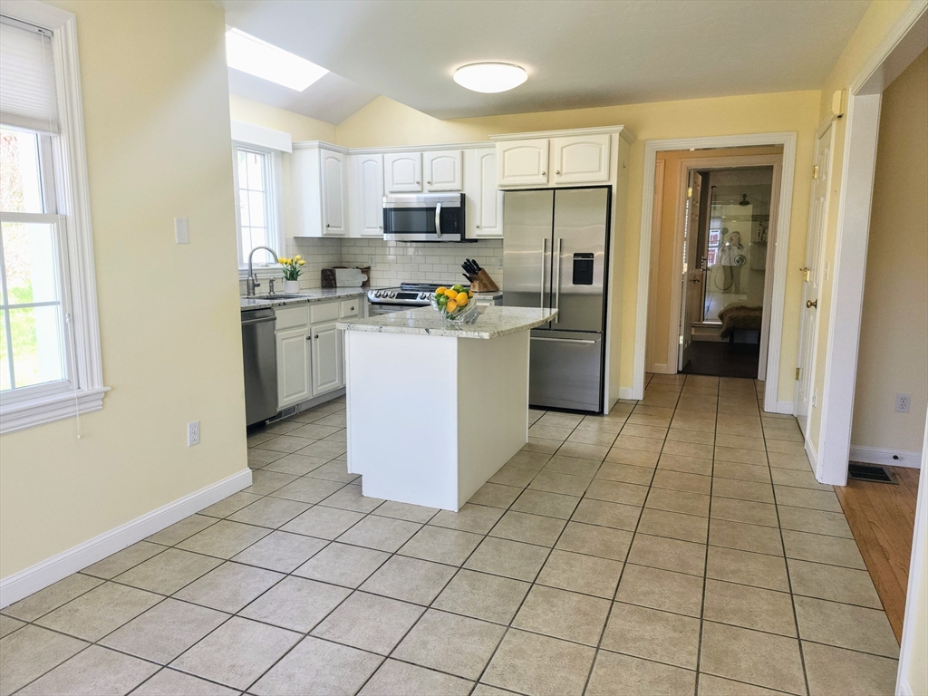 3 bed, 2 bath apartment for rent at 50 Fisher Rd, Southborough — photo 7 of 22