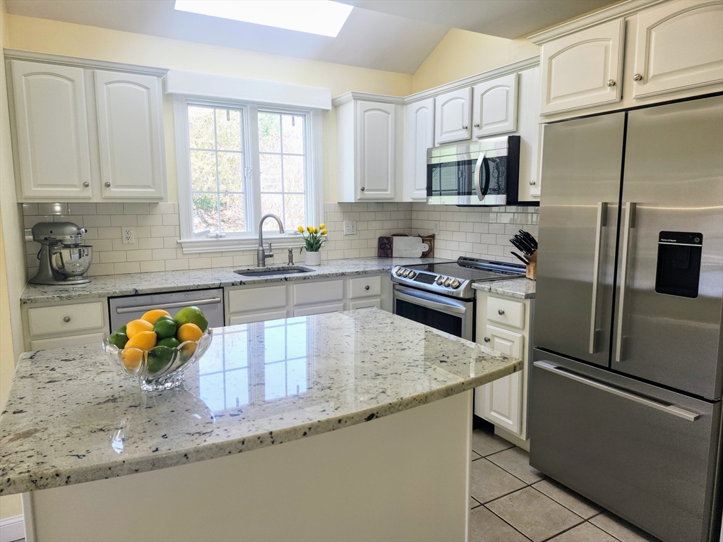 3 bed, 2 bath apartment for rent at 50 Fisher Rd, Southborough — photo 4 of 22
