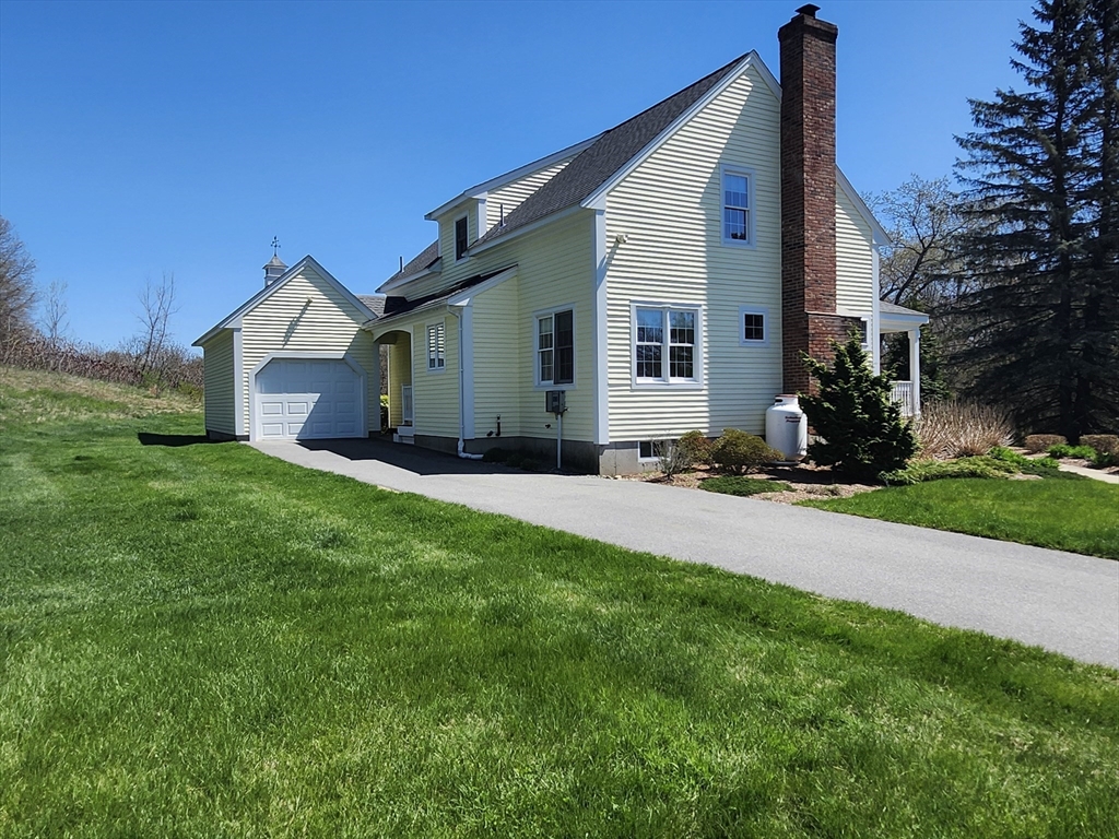 3 bed, 2 bath apartment for rent at 50 Fisher Rd, Southborough — photo 3 of 22