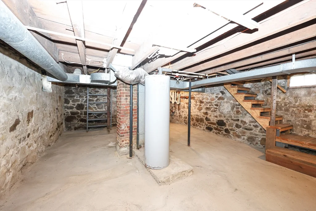 3 bed, 1 bath apartment for rent at 50 Front St Unit 50, Braintree — photo 26 of 33