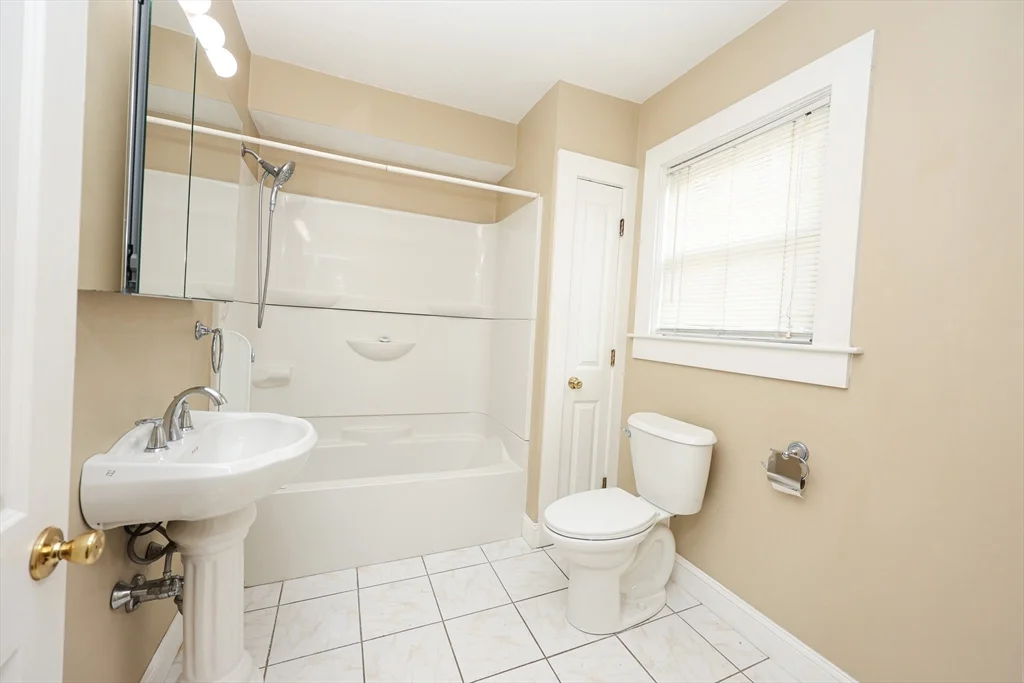 3 bed, 1 bath apartment for rent at 50 Front St Unit 50, Braintree — photo 25 of 33